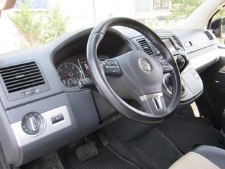 VOLKSWAGEN MULTIVAN HIGHLINE