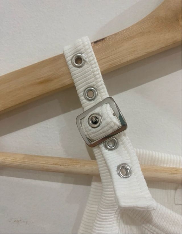 Top tirantes Brownie blanco talla XS.
