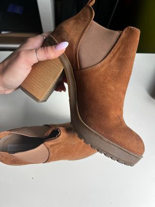 Botín Bershka ante tacón bloque