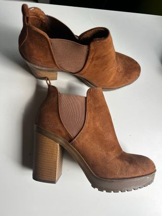 Botín Bershka ante tacón bloque