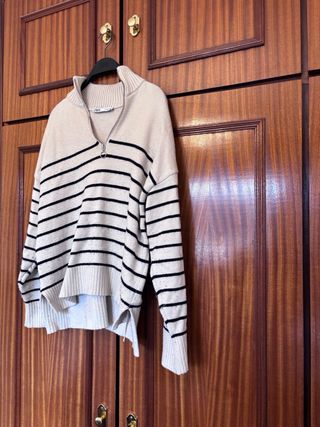 Jersey Zara cuello alto rayas beige y azul marino