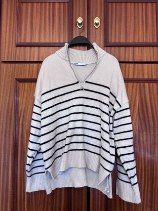 Jersey Zara cuello alto rayas beige y azul marino