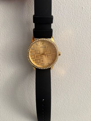 Reloj Guess Dorado y Negro