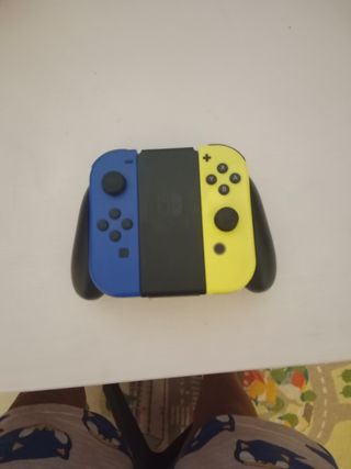 Nintendo Switch Azul y Amarillo