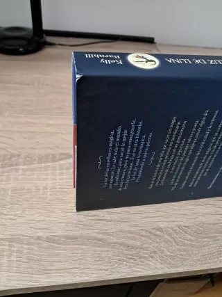 La niña que bebió luz de luna