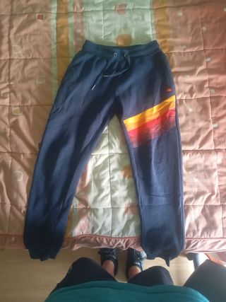 Chándal Ellesse azul con detalles naranjas