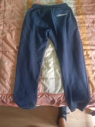 Chándal Ellesse azul con detalles naranjas