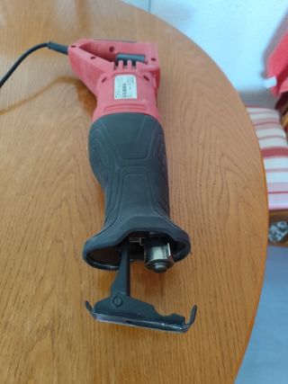Sierra de sable PRS700C 700W