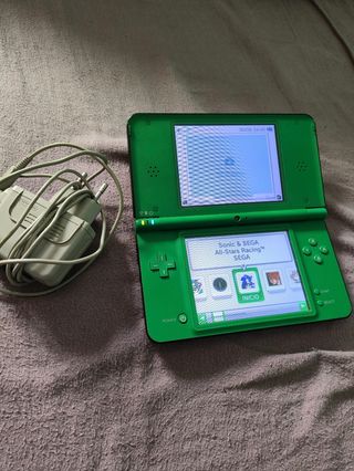 Nintendo DSI XL Verde