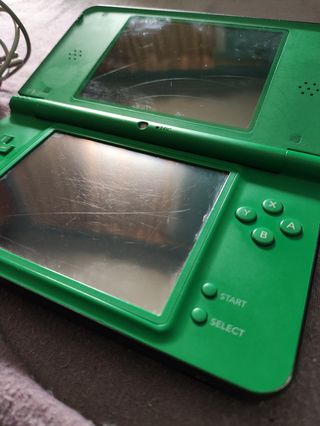 Nintendo DSI XL Verde