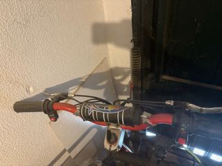 Patín eléctrico con batería defectuosa