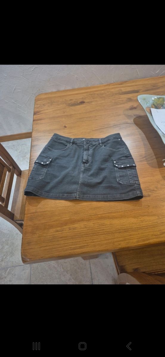Minifalda vaquera gris con bolsillos