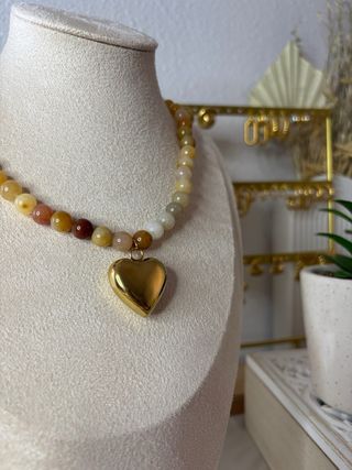 Collar Corazón Dorado y Piedras Multicolor