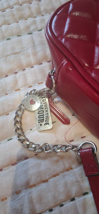 Bolso rojo Stradivarius con llavero