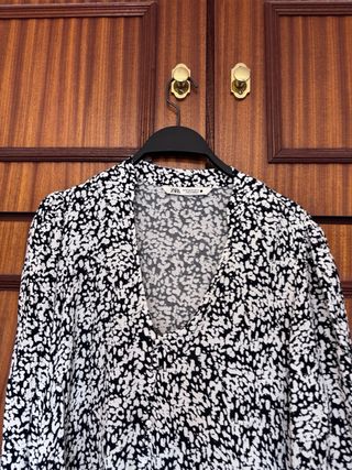 Vestido Zara estampado midi