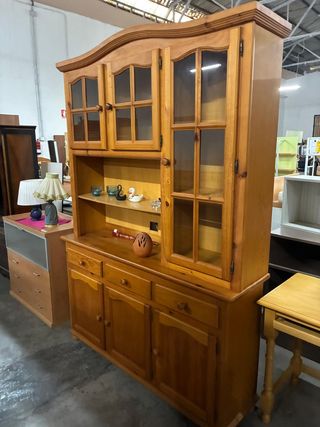 Alacena de pino con puertas de cristal BUEN ESTADO