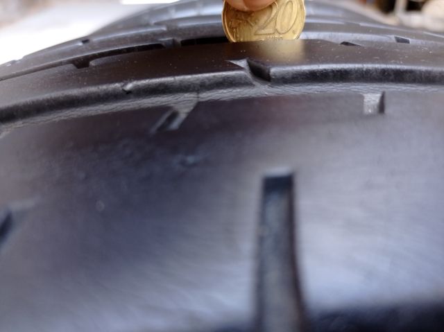 Cubiertas marca Toyo medida 225/55/19