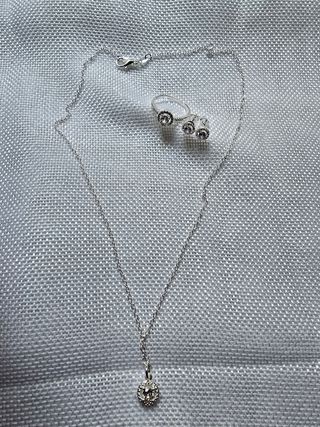 Conjunto S925: Anillo, Collar y Pendientes.