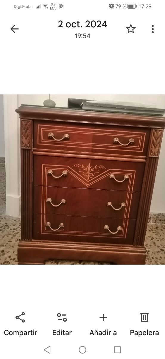 Dormitorio: 2 cabezales de 90 y mesilla