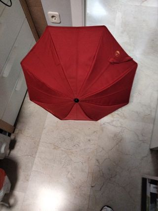 Sombrilla para bebé roja con adaptador para carro