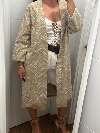 Kimono Zara beige y blanco talla M