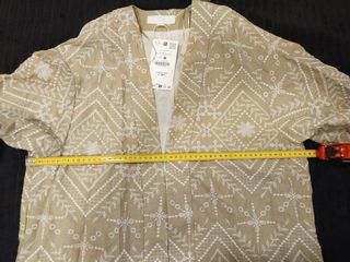 Kimono Zara beige y blanco talla M