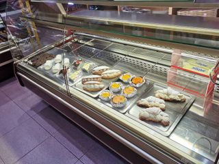 Expositor pastelería con frío