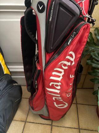 Saco de golf con palos Callaway y Titleist