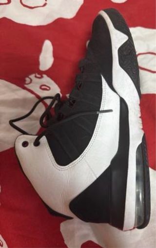 Zapatillas Air Jordan Max Aura Negras/Blancas/Roja