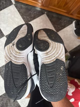 Zapatillas Air Jordan Max Aura Negras/Blancas/Roja