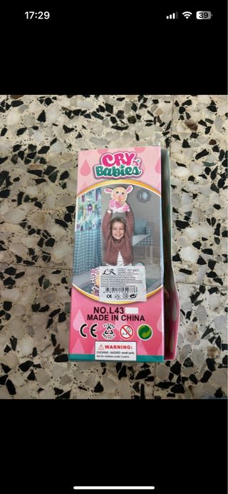 Muñeca Cry Babies con estampado de leopardo 