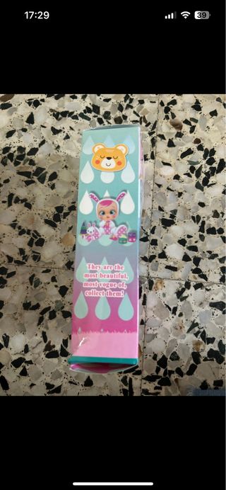 Muñeca Cry Babies con estampado de leopardo 