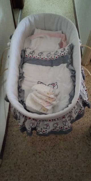 Moisés de mimbre con soporte