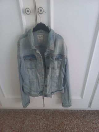 Chaqueta vaquera Bershka talla S