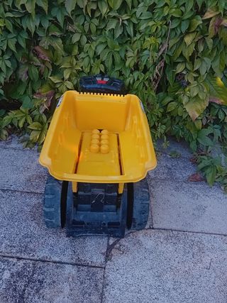 Camión juguete con remolque