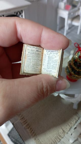 Libro aperto miniatura dollhouse 1:12