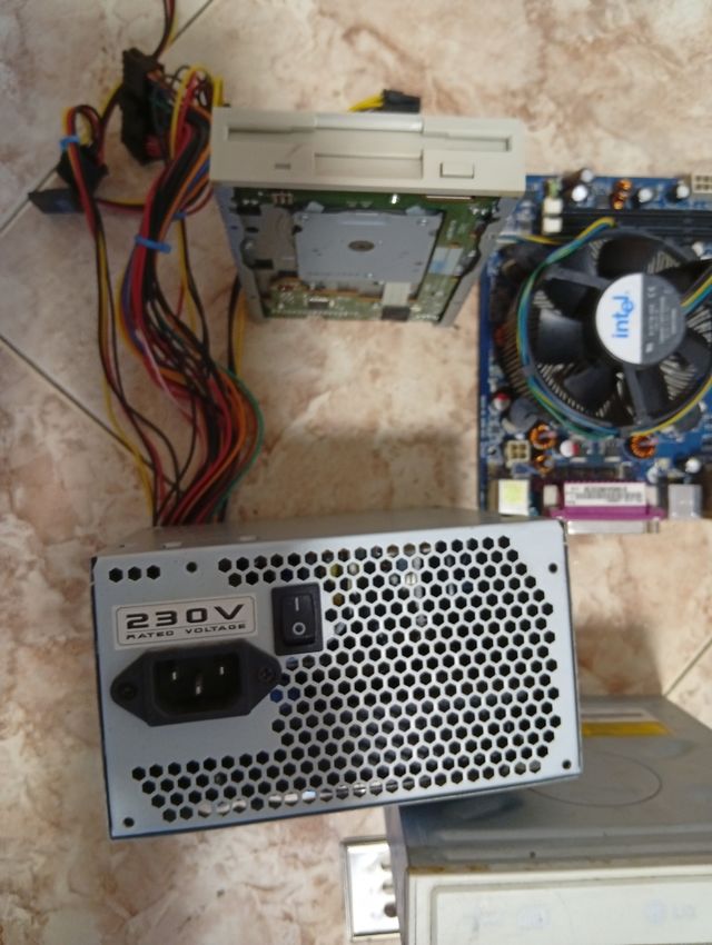 Componenti PC ASUS, tutto 30€. FUNZIONA TUTTO BENE