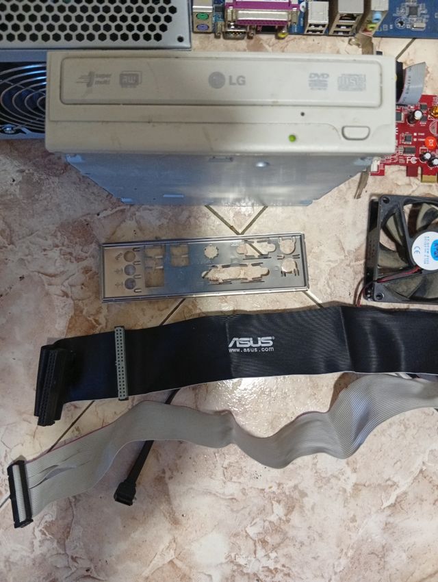 Componenti PC ASUS, tutto 30€. FUNZIONA TUTTO BENE