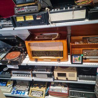 Rádio WEGA Vintage com Gira-Discos