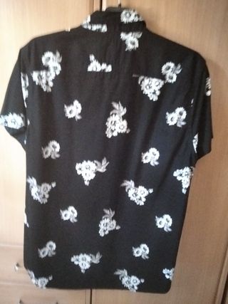 Camisa Hollister floral negra talla L