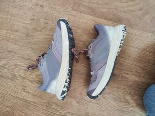 Zapatillas de trekking moradas