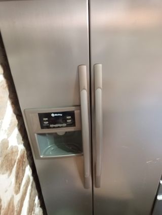 Frigorífico Balay con dispensador, microondas, lav