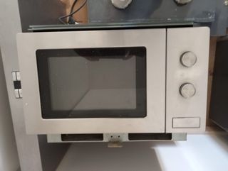 Frigorífico Balay con dispensador, microondas, lav