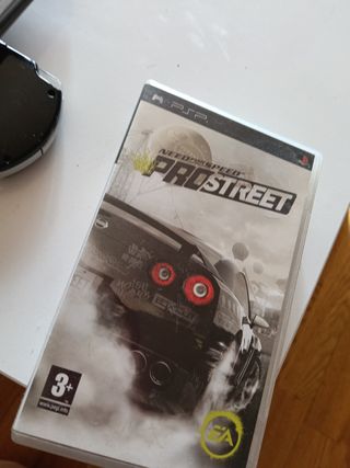 PSP Sony negra con juegos modelo 2000