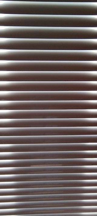 Persiana veneciana de aluminio color crema