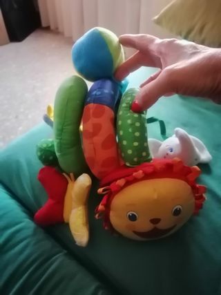 Colgante espiral para cochecito de bebé