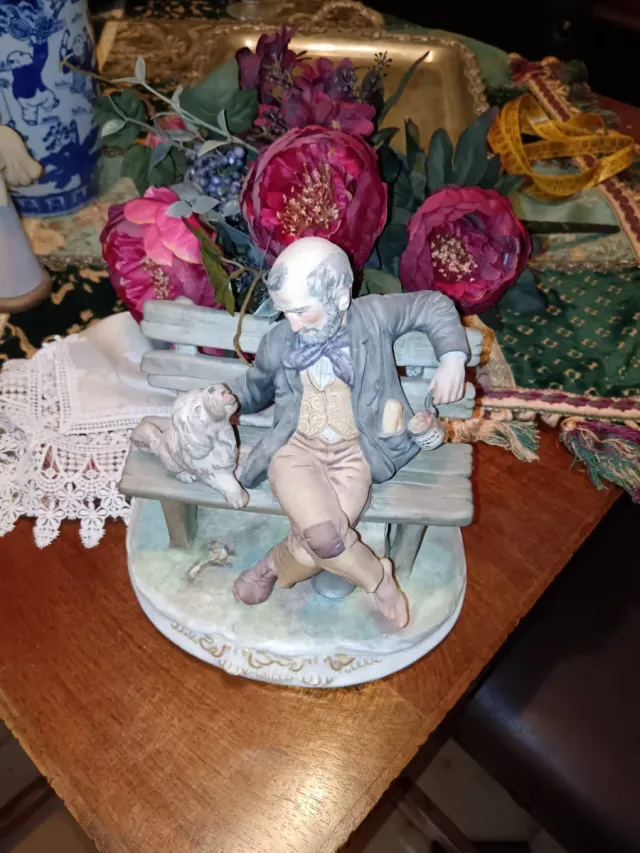 Statuina Capodimonte uomo con cane