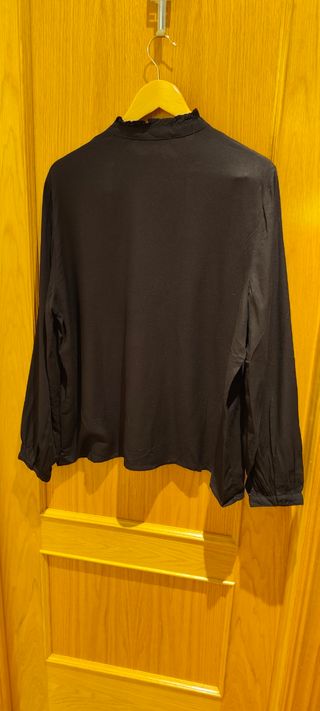 Blusa Sfera bordada negra y dorada Talla XL