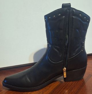 Botín campero negro talla 41.