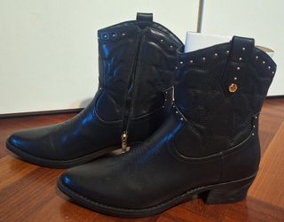 Botín campero negro talla 41.